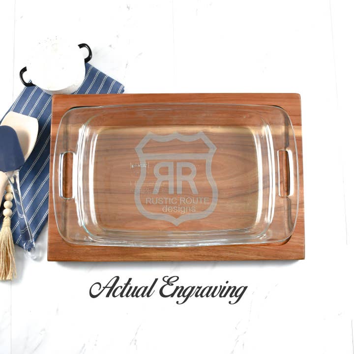 Hometown Engraving and Printing LLC - Vente Plats de cuisson - Cocotte personnalisée Baked with Love Pyrex Baking1