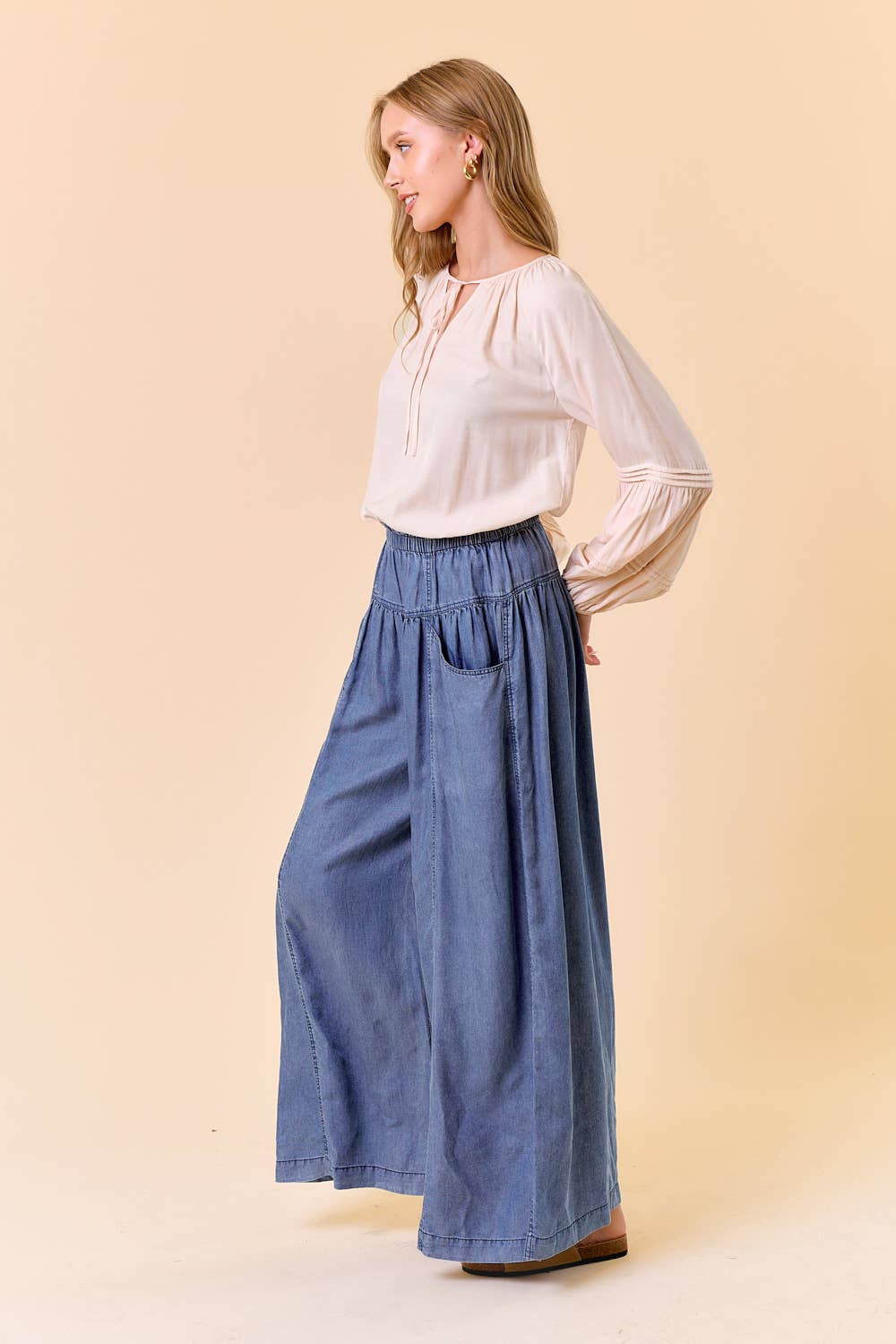 Doe and Rae - Wholesale Pants - Women's - TENCEL DENIM VOLUME WIDE-LEG PANT W/ SLANT POCKETS - 8823P1