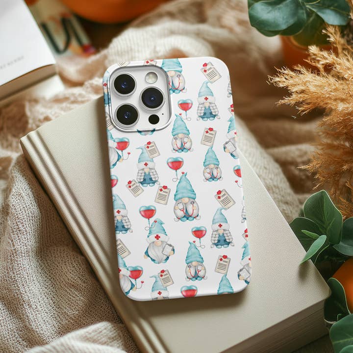 Coque de téléphone Gnome médical, coque résistante Gnome bleue pour infirmières, médecins, infirmiers, cadeau mignon pour le personnel de santé. pour la vente par Happythings76