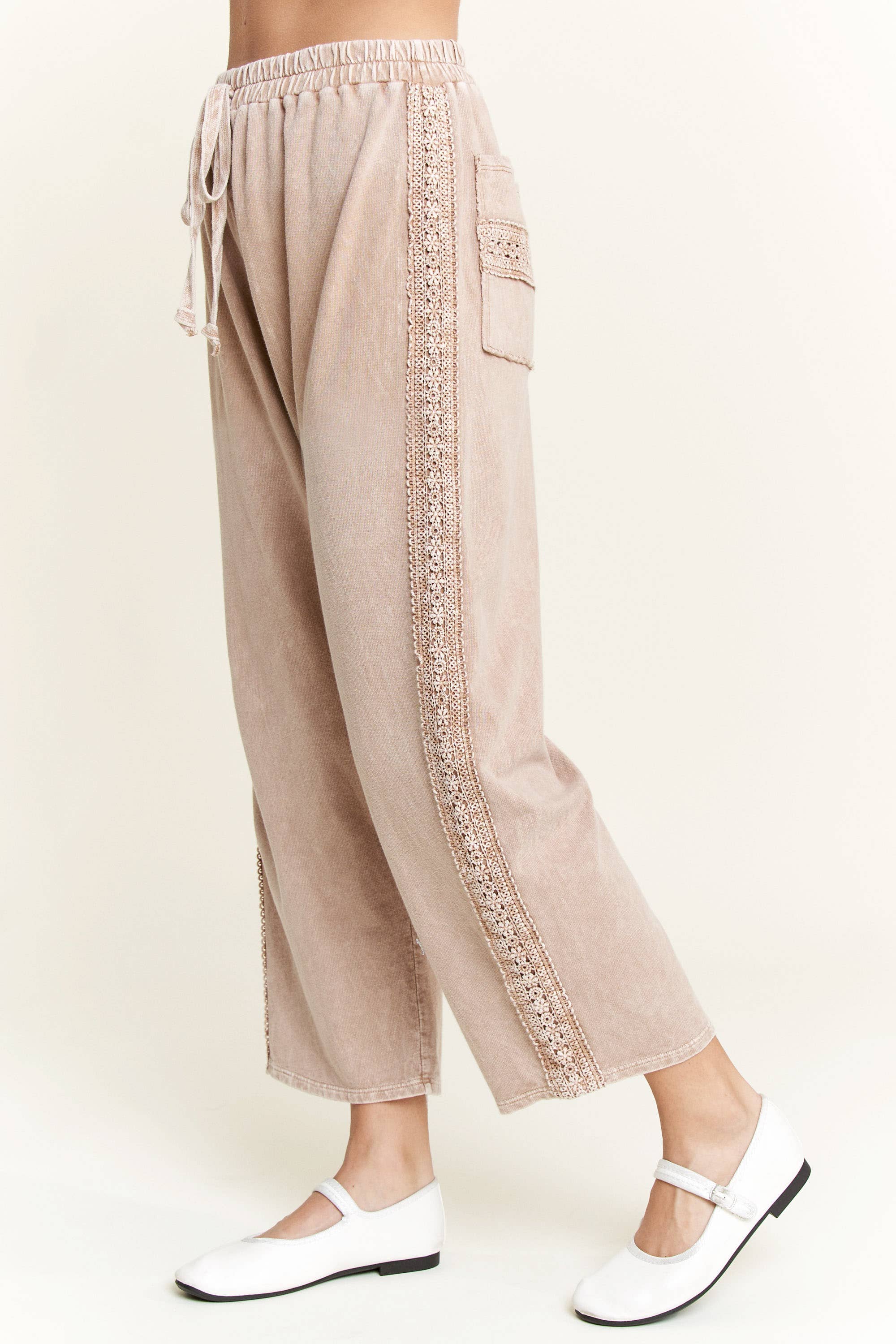 J.Her – Großhandel Hose – Damen – MineralWash Kurz geschnittene Hose mit detaillierter Vordertasche HP58102