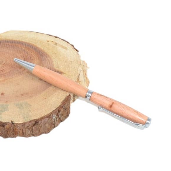 Penna a sfera in legno sottile personalizzata Zirbe, unica nel suo genere per la vendita all'ingrosso da parte di Huizbirn