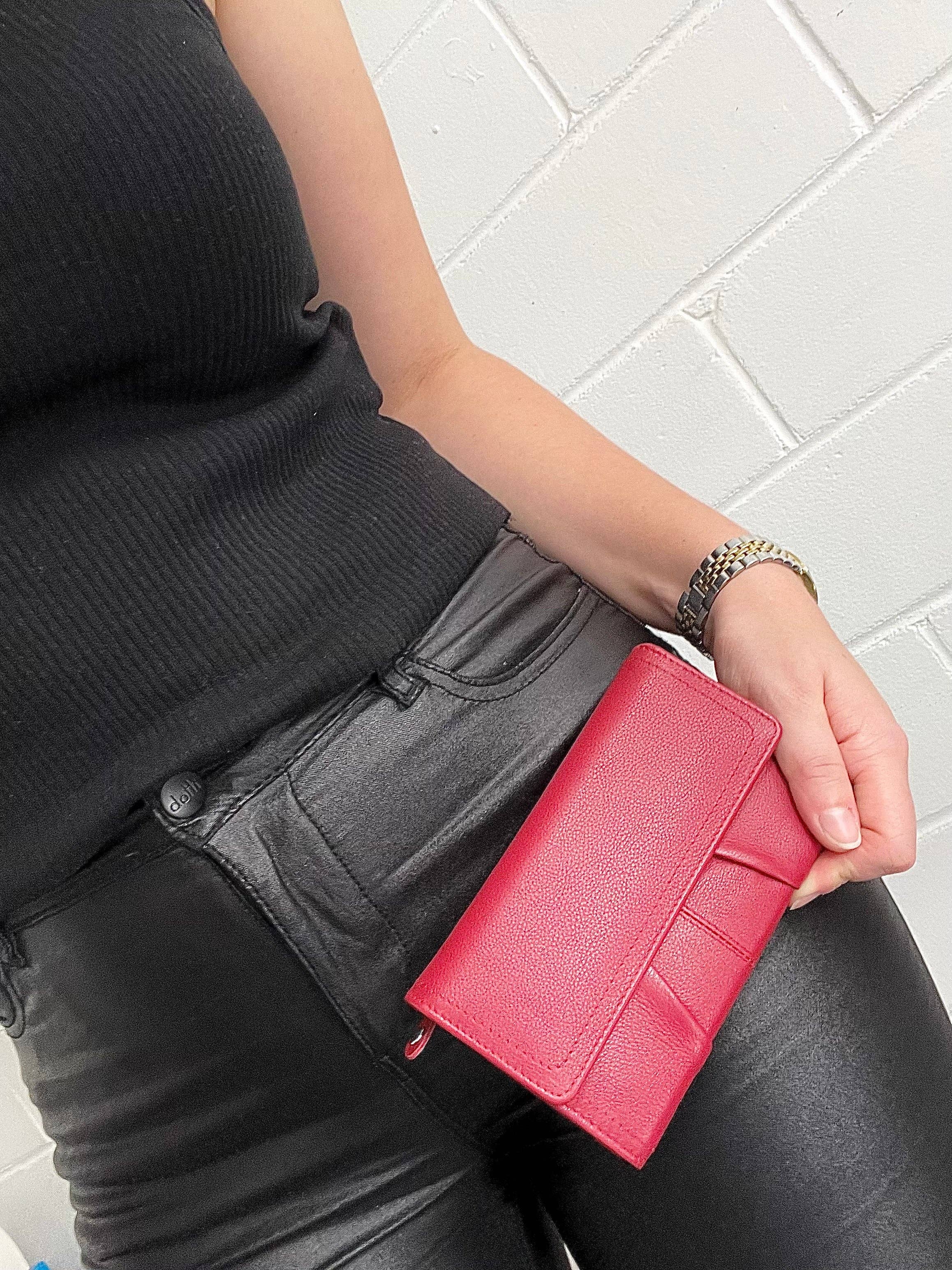 hide & chic – Engroshandel Tegnebog - Dame – RFID pung i fuldnarvet koskindslæder. Sort, brun, blå eller rød. Stil nr. 21004 Hide & Chic47