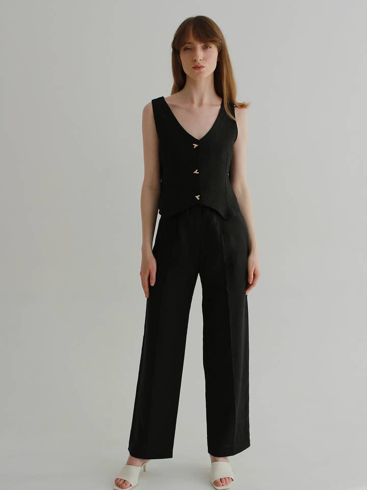 Sæt med sorte linned bukser og vest for engroshandel hos Nich Linen