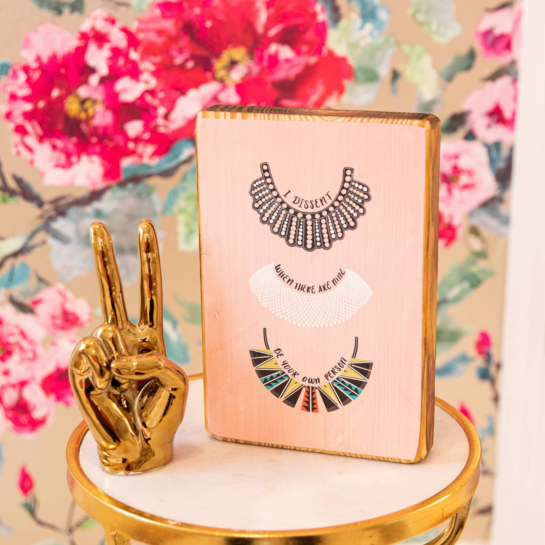 ARCHd – Großhandel Kunstdruck – Ruth Bader Ginsburg (RBG) Dissent Halsband - Holzkunst4