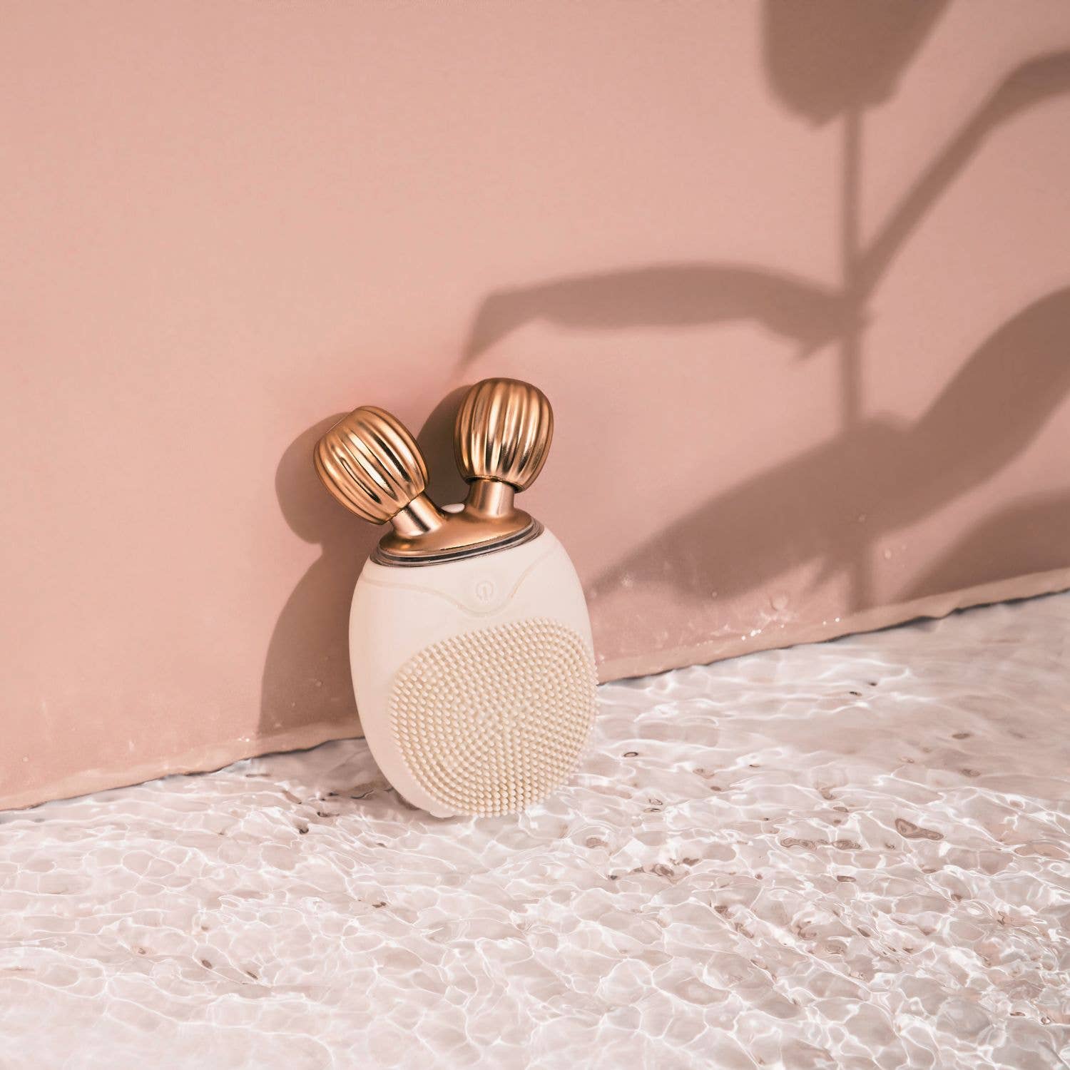 LUCE Beauty – Großhandel Elektronische Hautpflegegeräte – Reinigende Gesichtsbürste, Massagegerät und Rolle — reisetauglich5