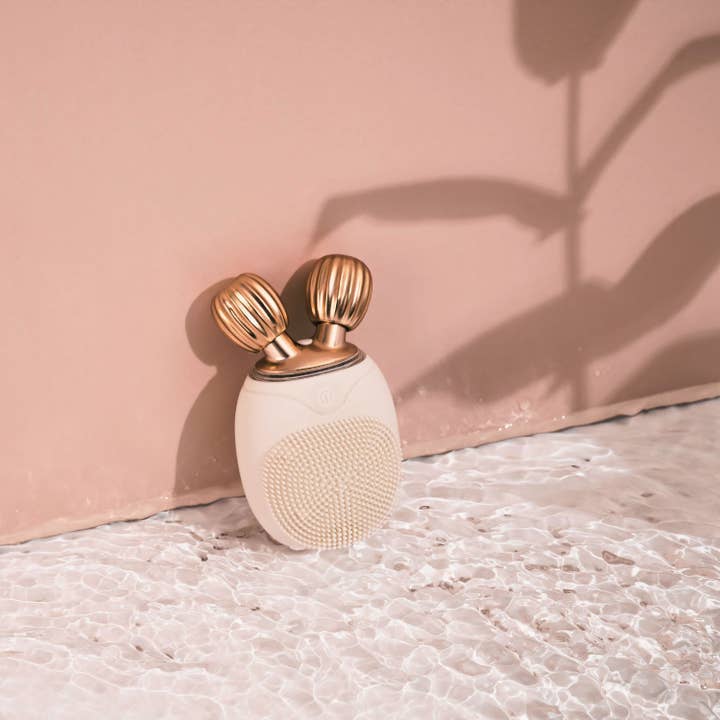 LUCE Beauty – Großhandel Elektronische Hautpflegegeräte – Reinigende Gesichtsbürste, Massagegerät und Rolle — reisetauglich5