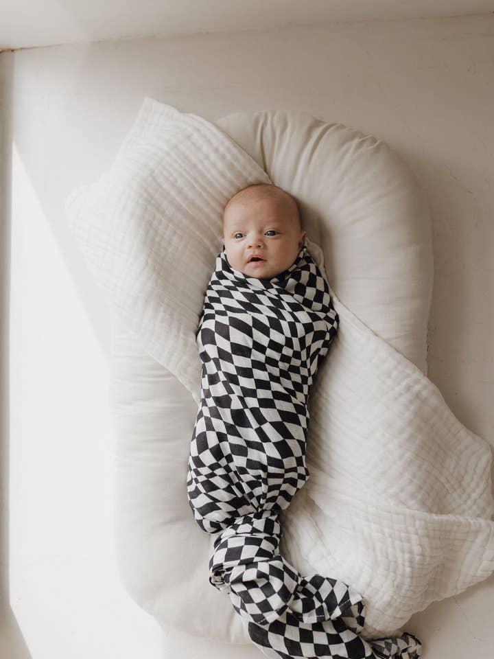 Mousseline Inbakerdoek | Zwart & Wit Golvend Dambordpatroon voor wholesale door Forever French Baby