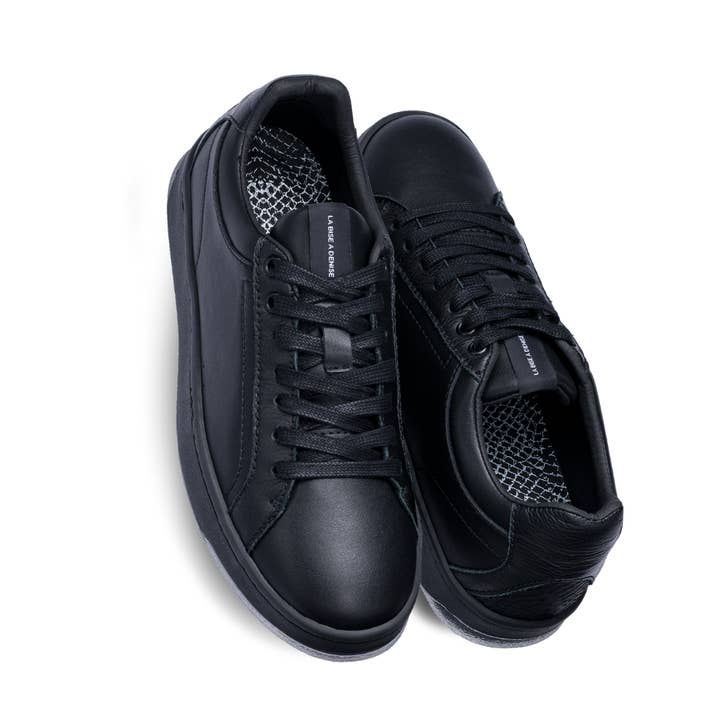 Sneakers Varuna Full Black - La Bise a Denise per la vendita all'ingrosso da parte di La Bise à Denise