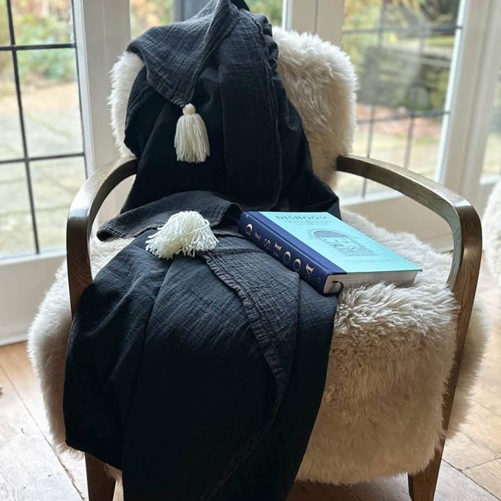 Plaid Pom pour la vente par Ottoman Originals