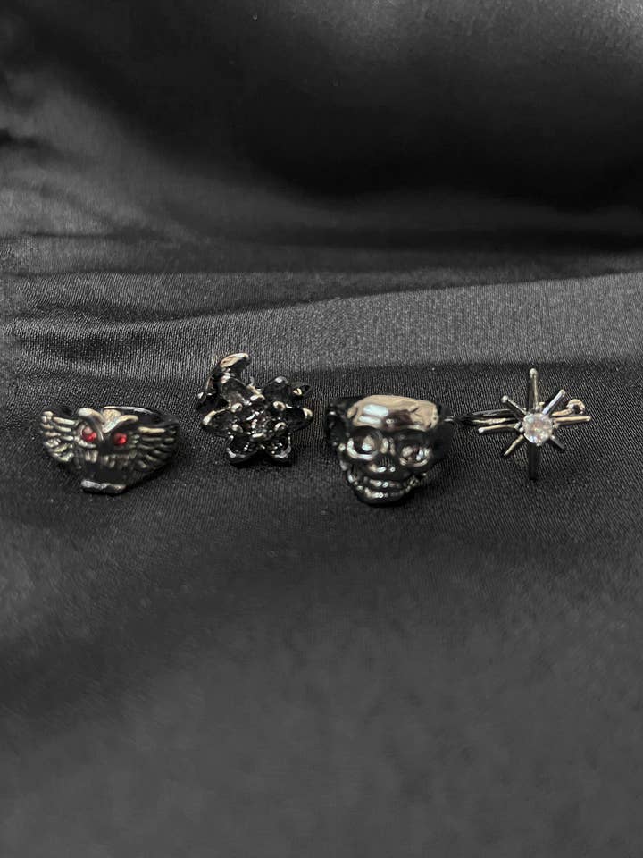 Ensemble de manchettes d'oreilles gothiques - Liquidation pour la vente par Pamela Mann