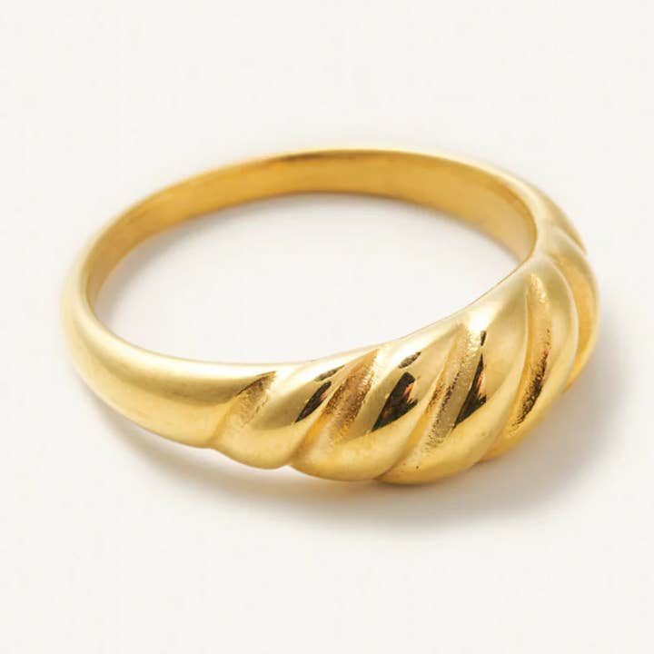 Bague Croissant Or pour la vente par Nikki Smith Designs