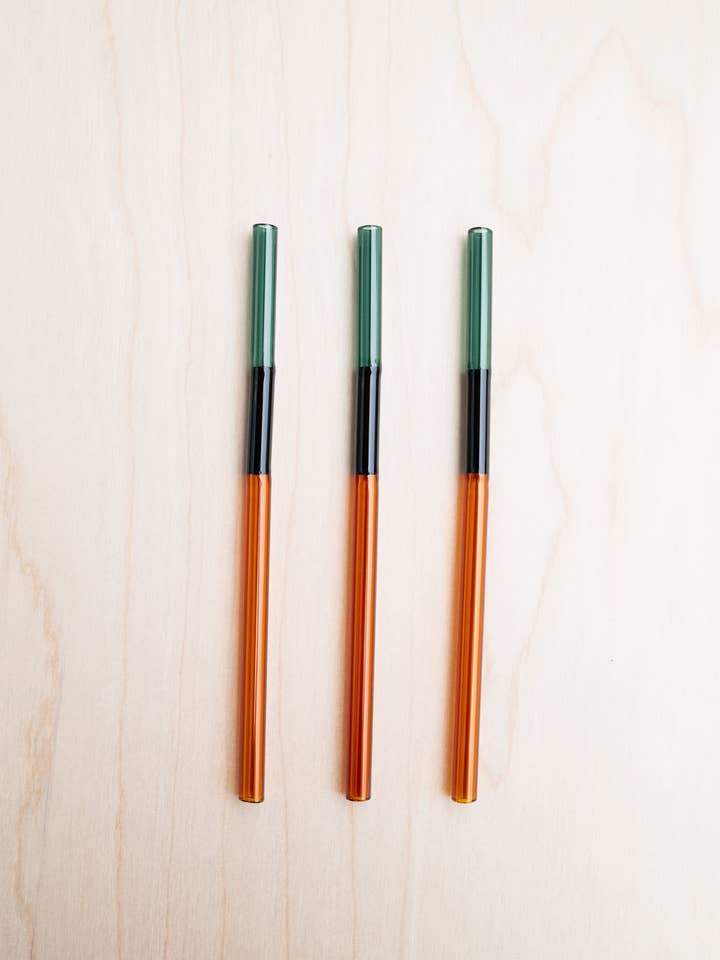 Ensemble de pailles en verre multicolores faites à la main | Vert, Noir, Orange pour la vente par Wildher Studios