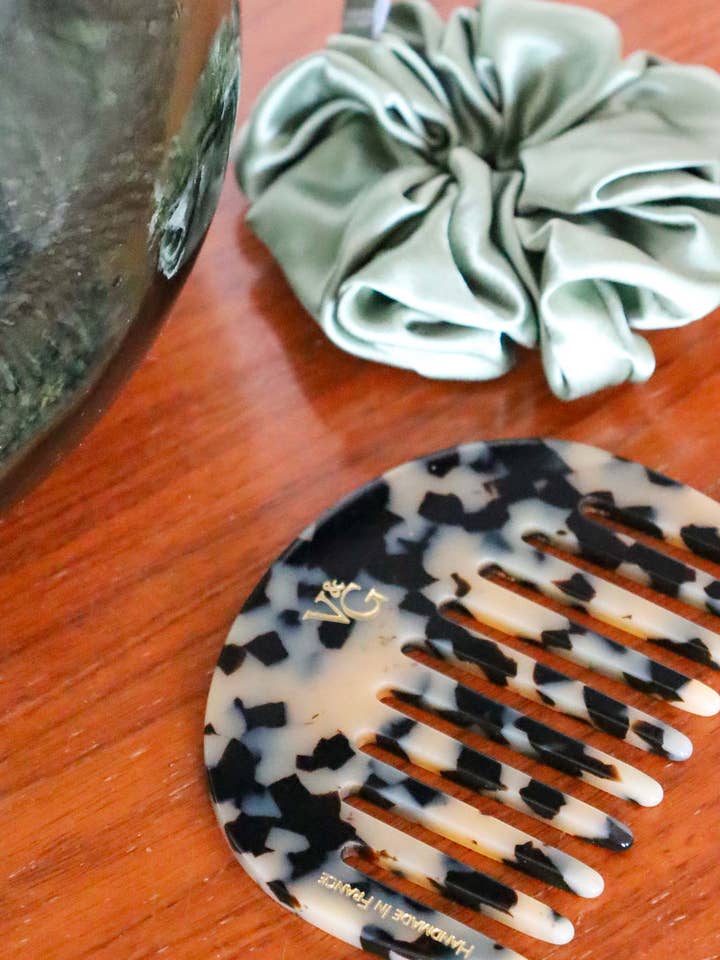 Signature Comb for wholesale by Venus and Gaia