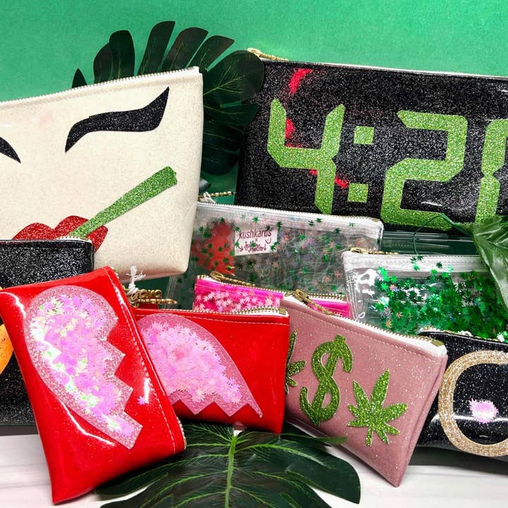 KushKards – wholesale Clutch bag – women's – 4:20 Clock Kush Clutch Stash Bag3