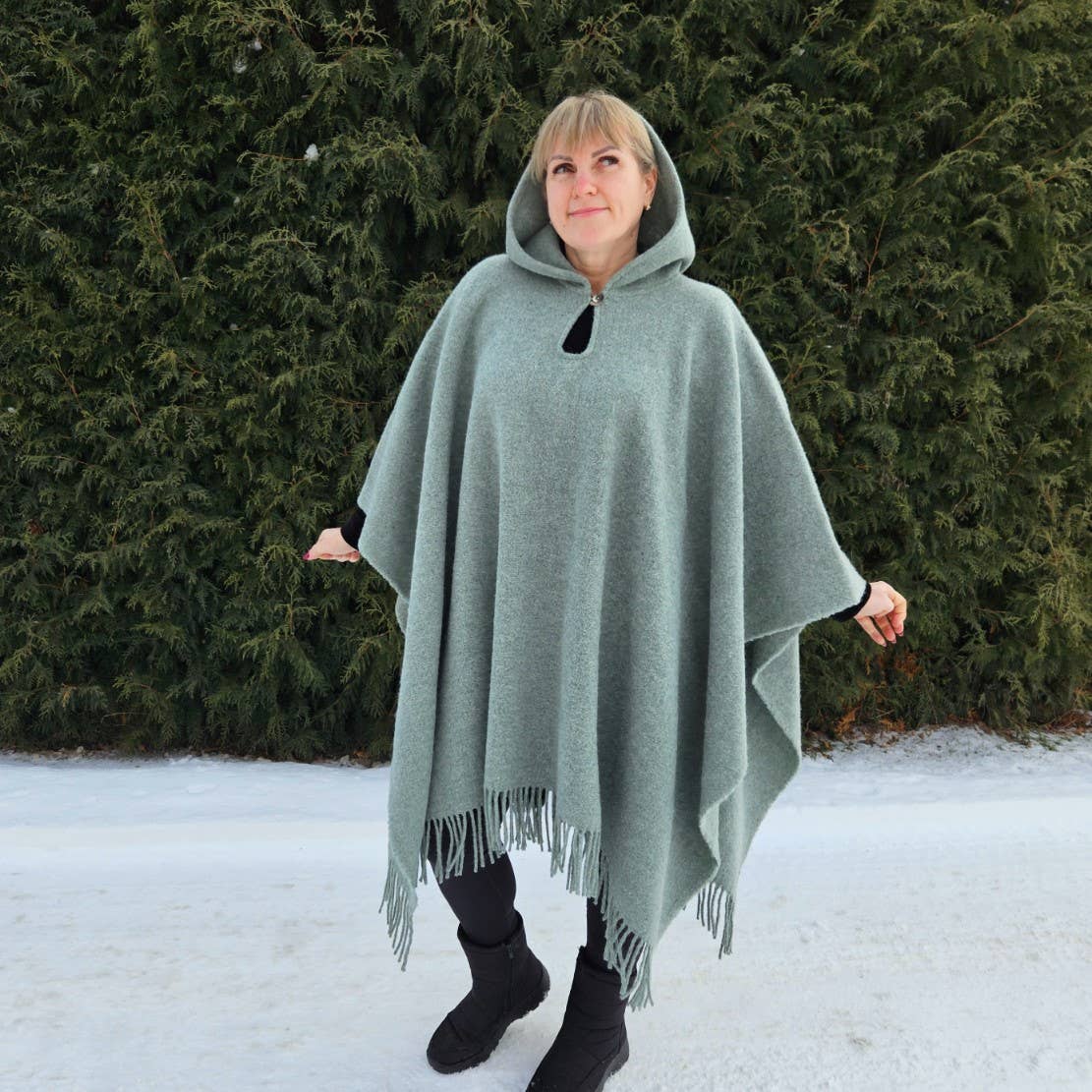 NorraVilla - Wholesale Poncho - Women's - Wool Poncho - Vakaris - Pale green2