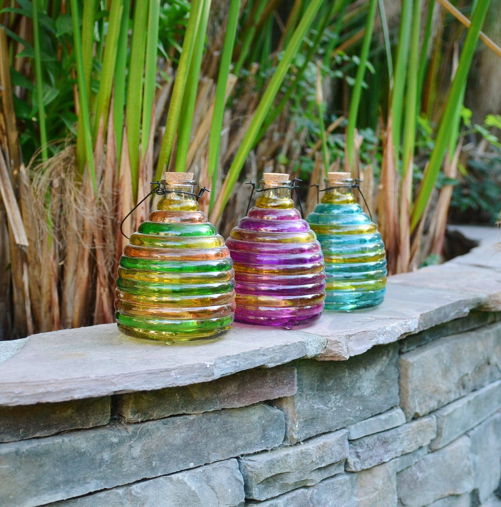 Alpine Corporation - Wholesale Outdoor Ornament/Decor - Alpine Corporation Wasp Trap Two Toned Assorted Tray of 9