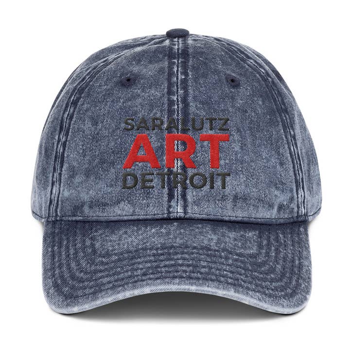 Casquette vintage à effet délavé avec logo pour la vente par Sara Lutz Art