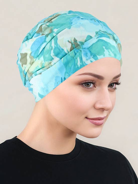 Casquette Chemo Cloche verte bleue à motif floral pour la vente par Turban Plus