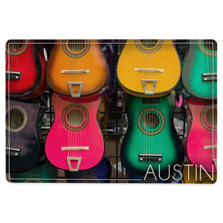 WOOD POSTCARD Austin, Texas, chitarre acustiche su parete per la vendita all'ingrosso da parte di Lantern Press