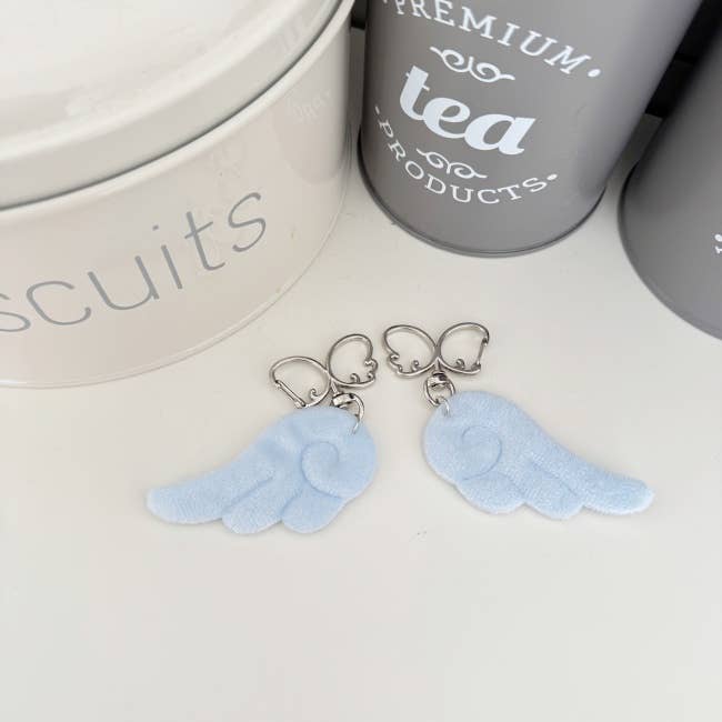 MOND HAUS – wholesale Keychain – Women's – MOCHI Keychain | Soft Touch Angel Wing Charm 2 Pieces Set2