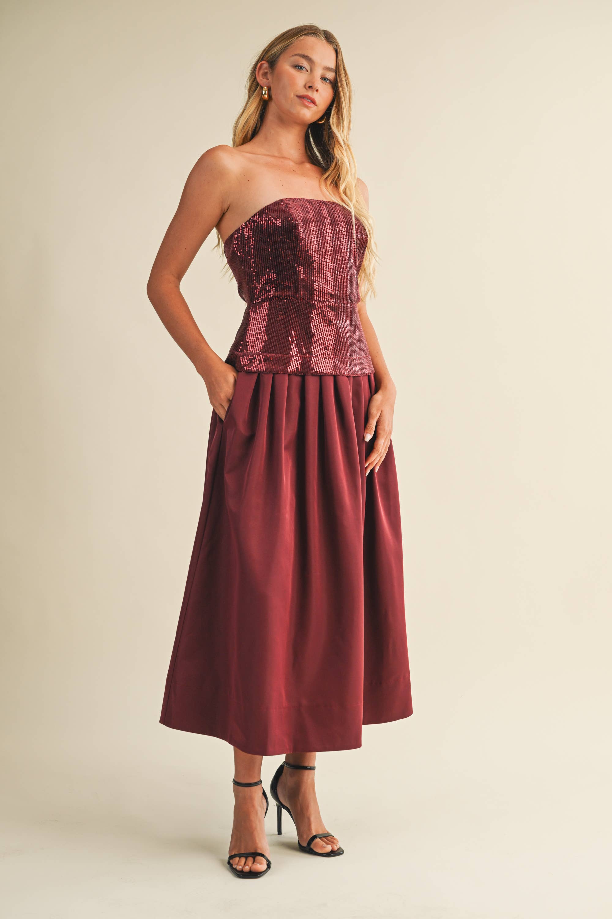 Mustard Seed – Vestido - Mulher por atacado – VESTIDO DE VELUDO COM LANTEJOULAS E ALÇA REMOVÍVEL2