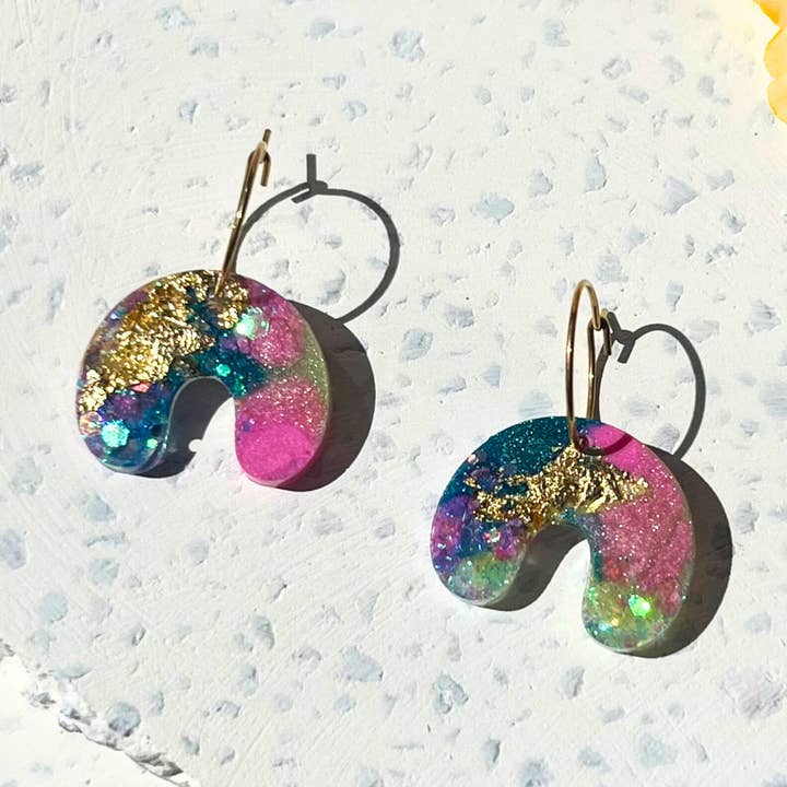 Boucles d'oreilles Sweet Rainbow - Aurora pour la vente par Isla & Marigold
