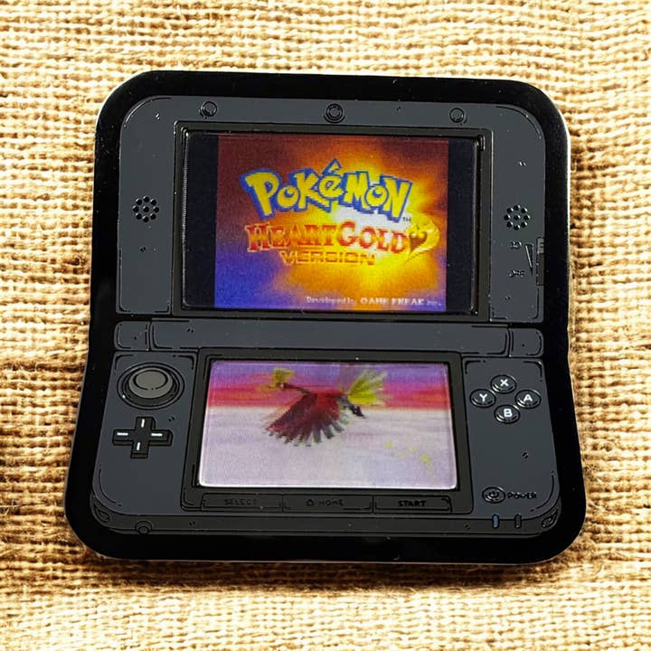 3DS 2,5" Lenticular Pokemon Heart Gold Pin por atacado de GoopyGoblins