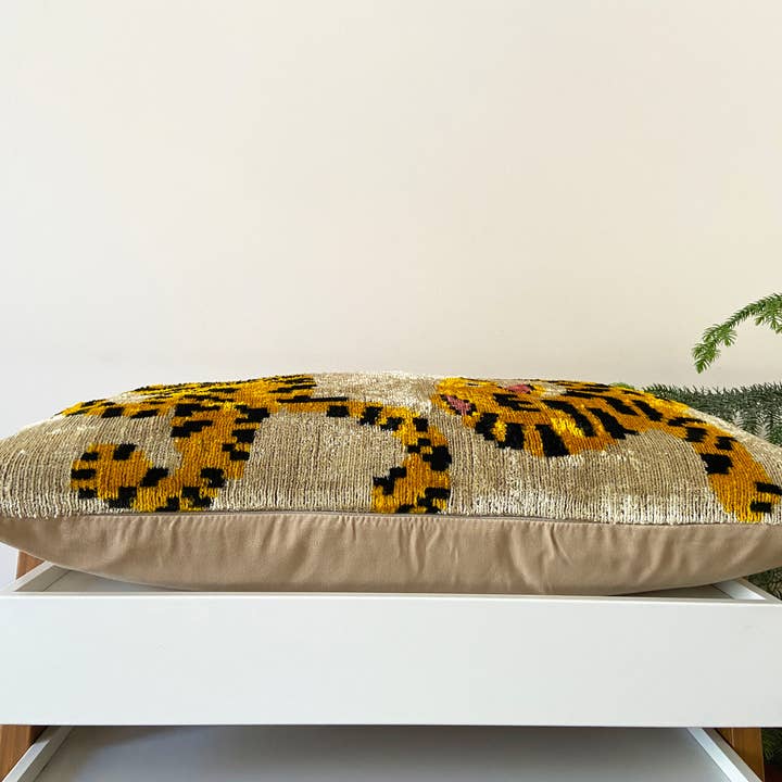 Ikat Atelier - Wholesale Throw/decorative pillow - Ikat Tiger Pillow, Ikat Pillow, Ikat Throw, Ikat Cushion4