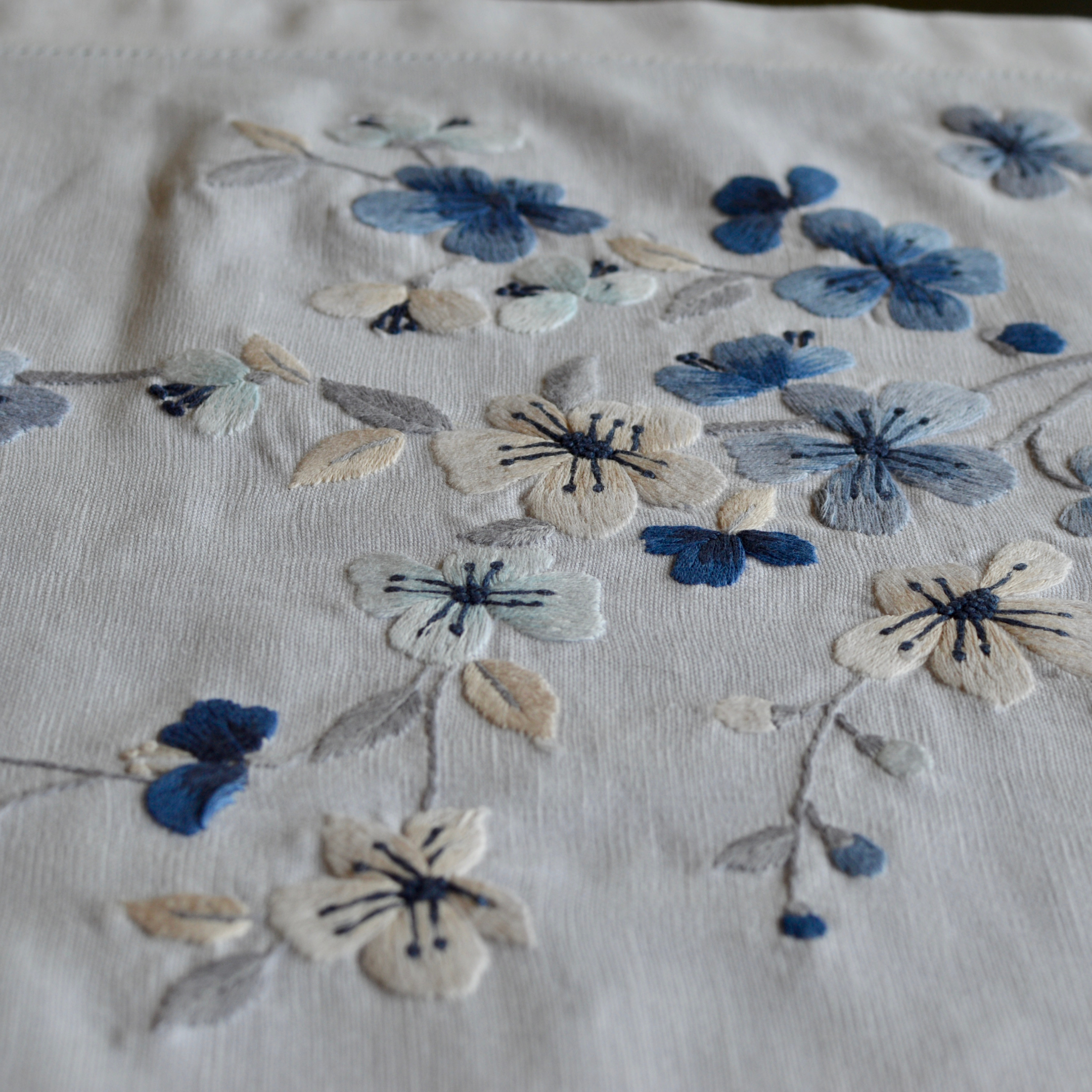 Luala Silk - Vendita all'ingrosso Runner - Runner da tavolo ricamato a mano - Blu albicocca4