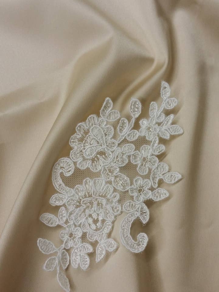 Applicazione in pizzo avorio, Applicazione da sposa M0002 per la vendita all'ingrosso da parte di Lace To Love