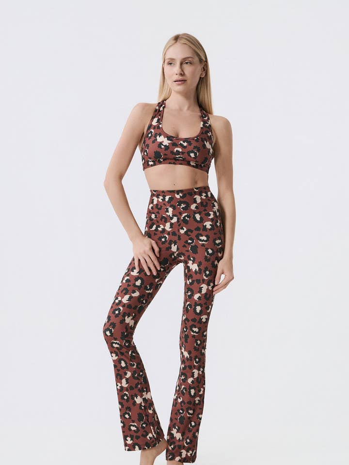Bell-bottom leggings in mokka luipaardprint voor wholesale door BAYA