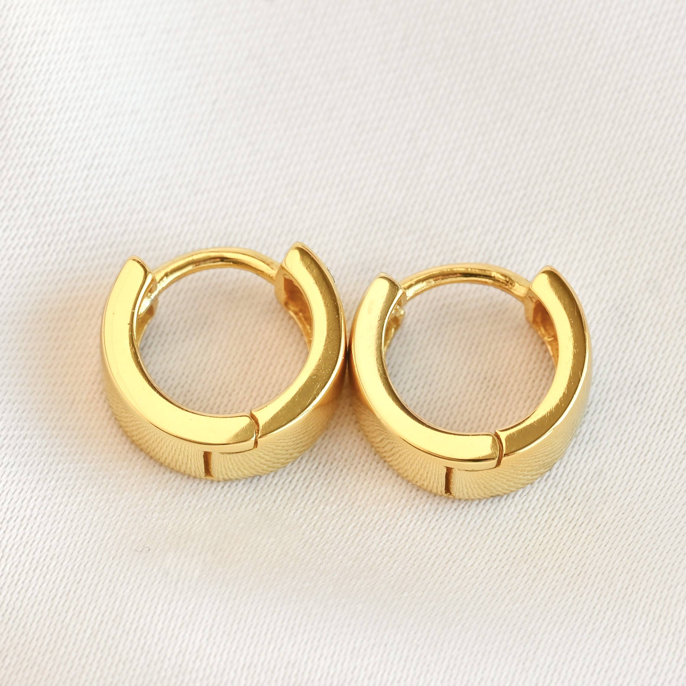 Blueyejewelry - Wholesale Huggie Earrings - Sterling Silver Bold Hoops - Silver Wide Small Huggie Hoops8