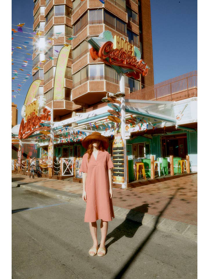 Cottyfish - Wholesale Jurk - Dames - Tuniekjurk candy roze met mandariinnek en V-hals4