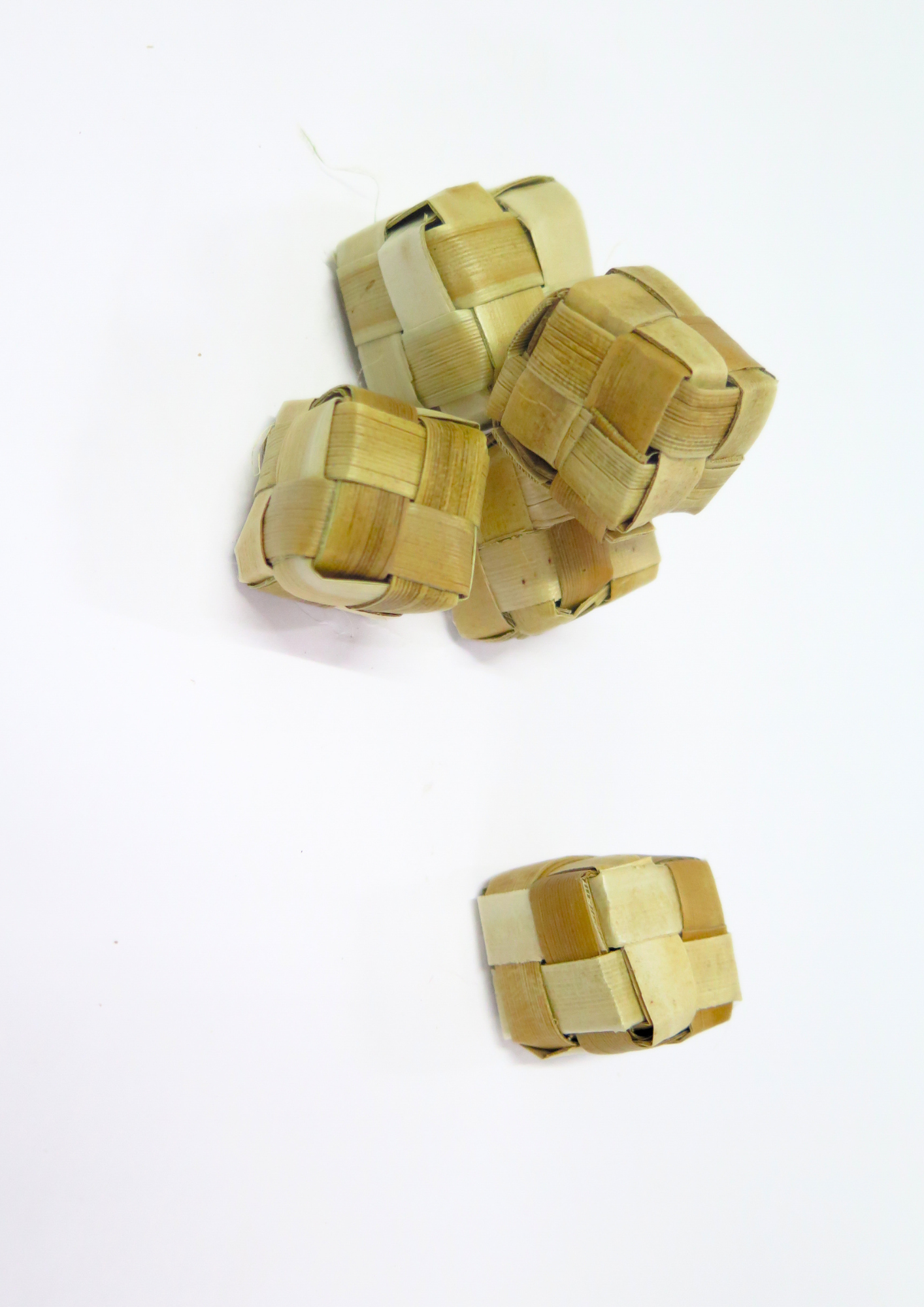 No Furries Delights – wholesale Pet toy – Not cat/dog – BULK 1x1" Palm Cubes3