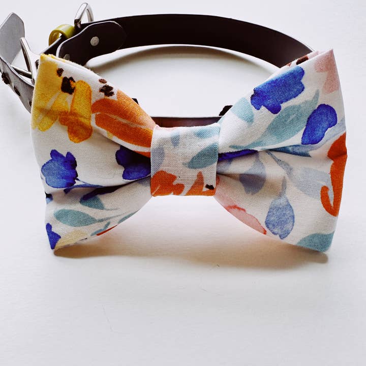 Walking Paws Boutique - Vendita all'ingrosso Papillon - Cani - papillon per cani con motivo floreale pastello, fiocco attaccabile primavera-estate