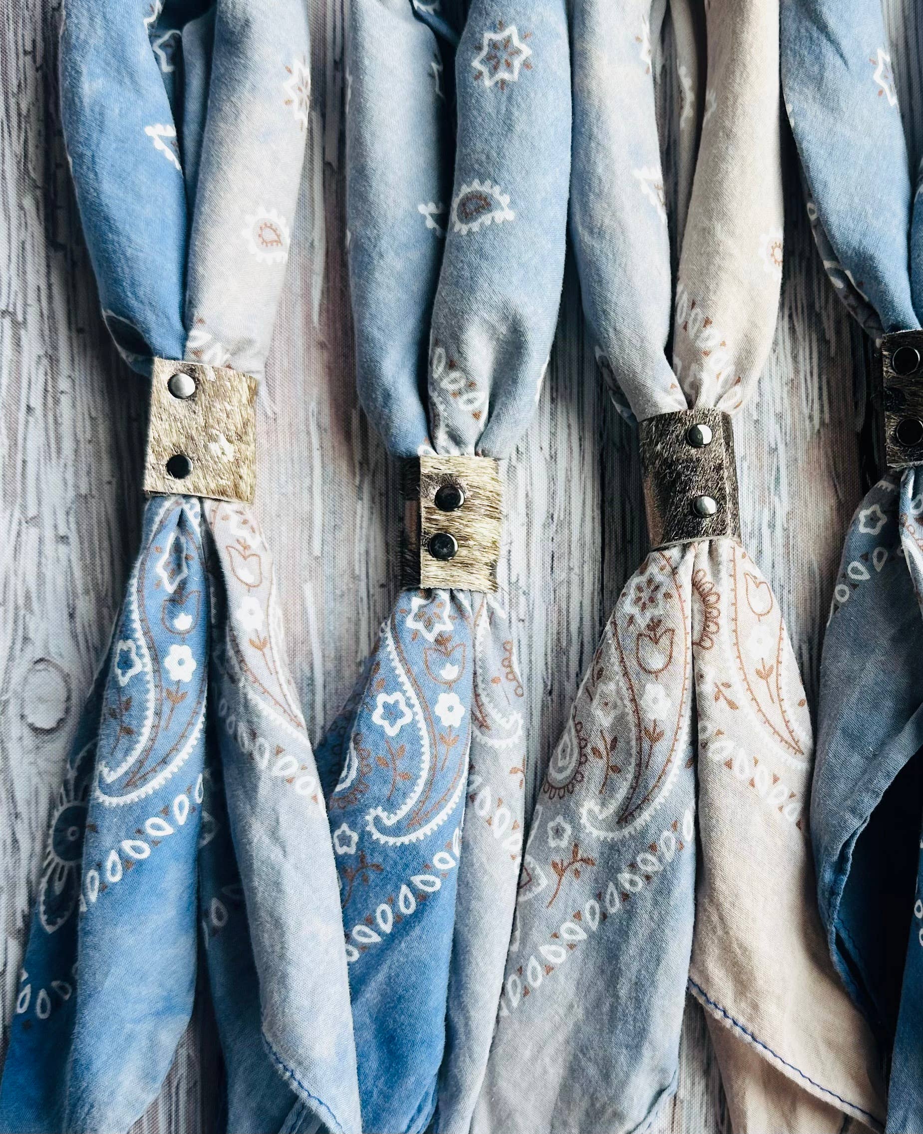 Boots Are My Roots – Bandana - Mulher por atacado – Bandanas Tingidas à Mão em Tons de Denim1