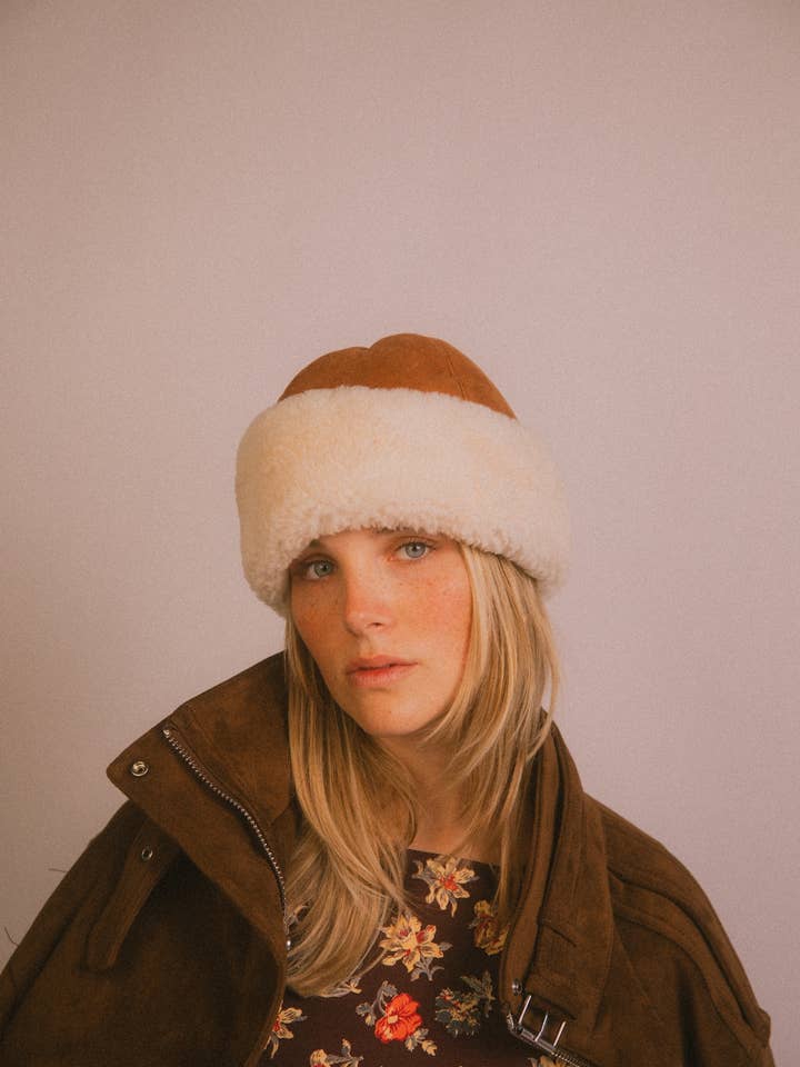 LAMMESKINSHUE I KARAMEL for engroshandel hos marushka