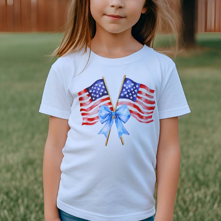 Par.tees by Party On! – Engroshandel Grafisk t-shirt - Dame – USA-flag patriotisk blå sløjfe 4. juli stjerner grafisk T-shirt