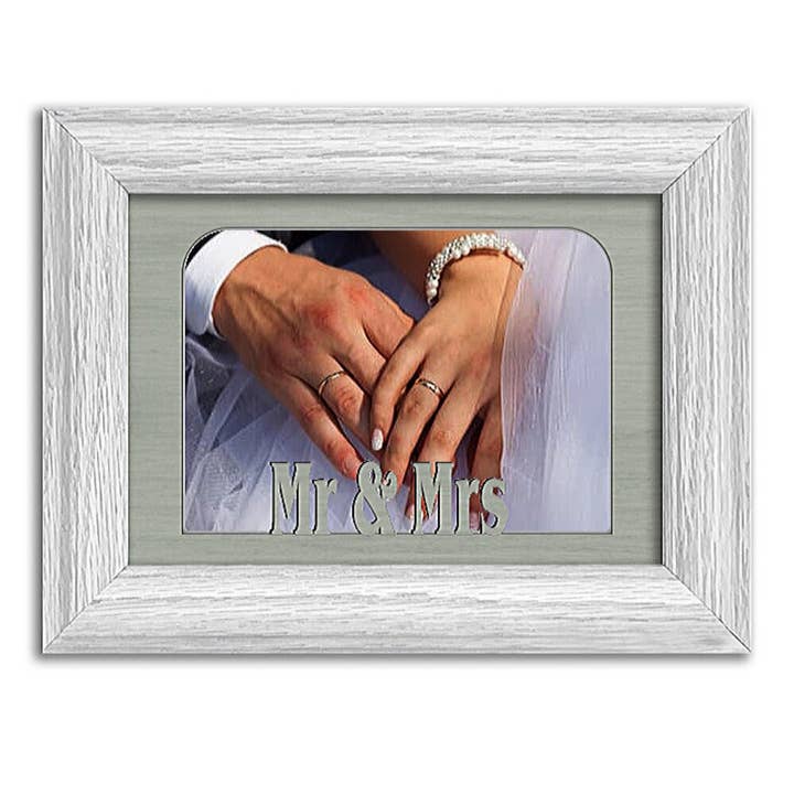 Cadre photo de table Mr & Mrs, pouvant contenir 4 x 6 photos, plusieurs pour la vente par Northland Frames and Gifts Inc