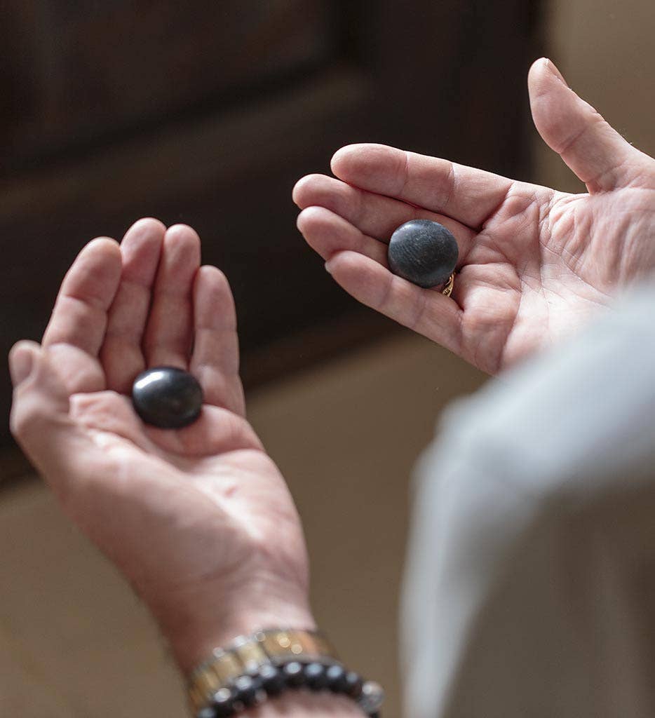 Modern ŌM – wholesale Spiritual stone/crystal – Shungite Pocket Harmonizers1