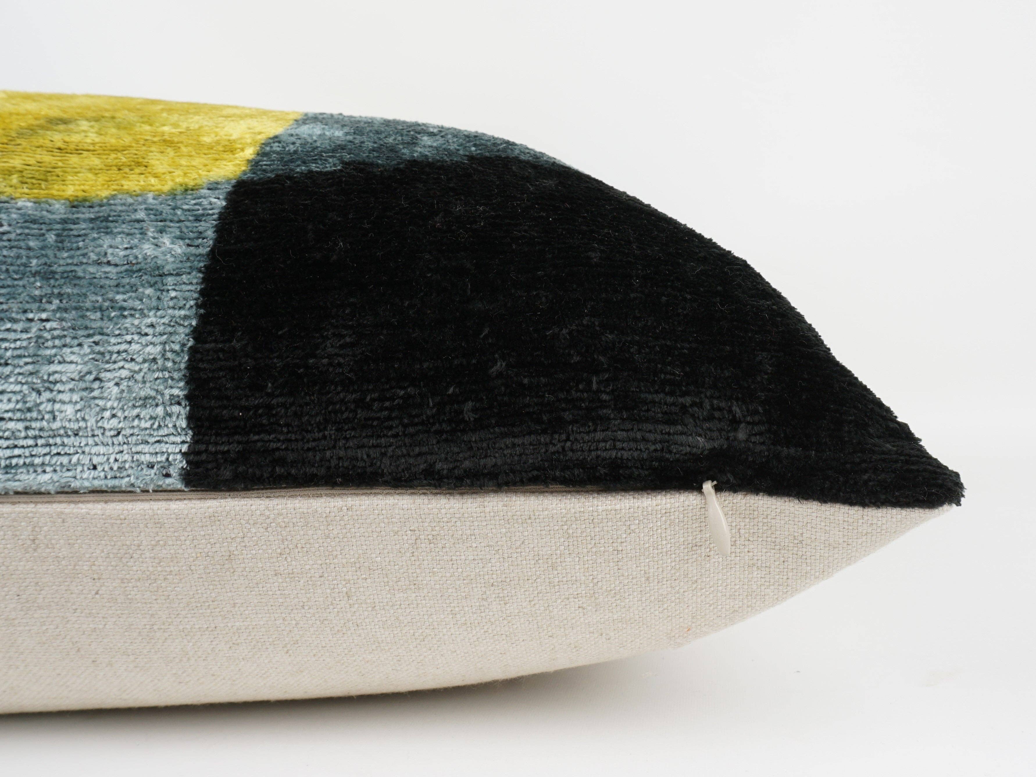 MD Home - Wholesale Throw Pillow Cover - HANDMADE  IKAT SILK/VELVET PILLOWCASE 24"x24"3