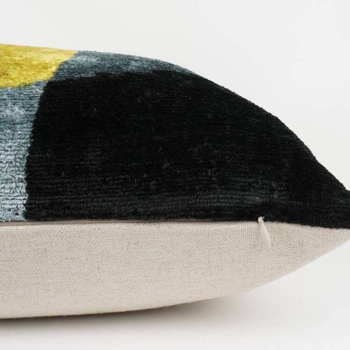 MD Home - Wholesale Throw Pillow Cover - HANDMADE IKAT SILK/VELVET PILLOWCASE 24"x24"3