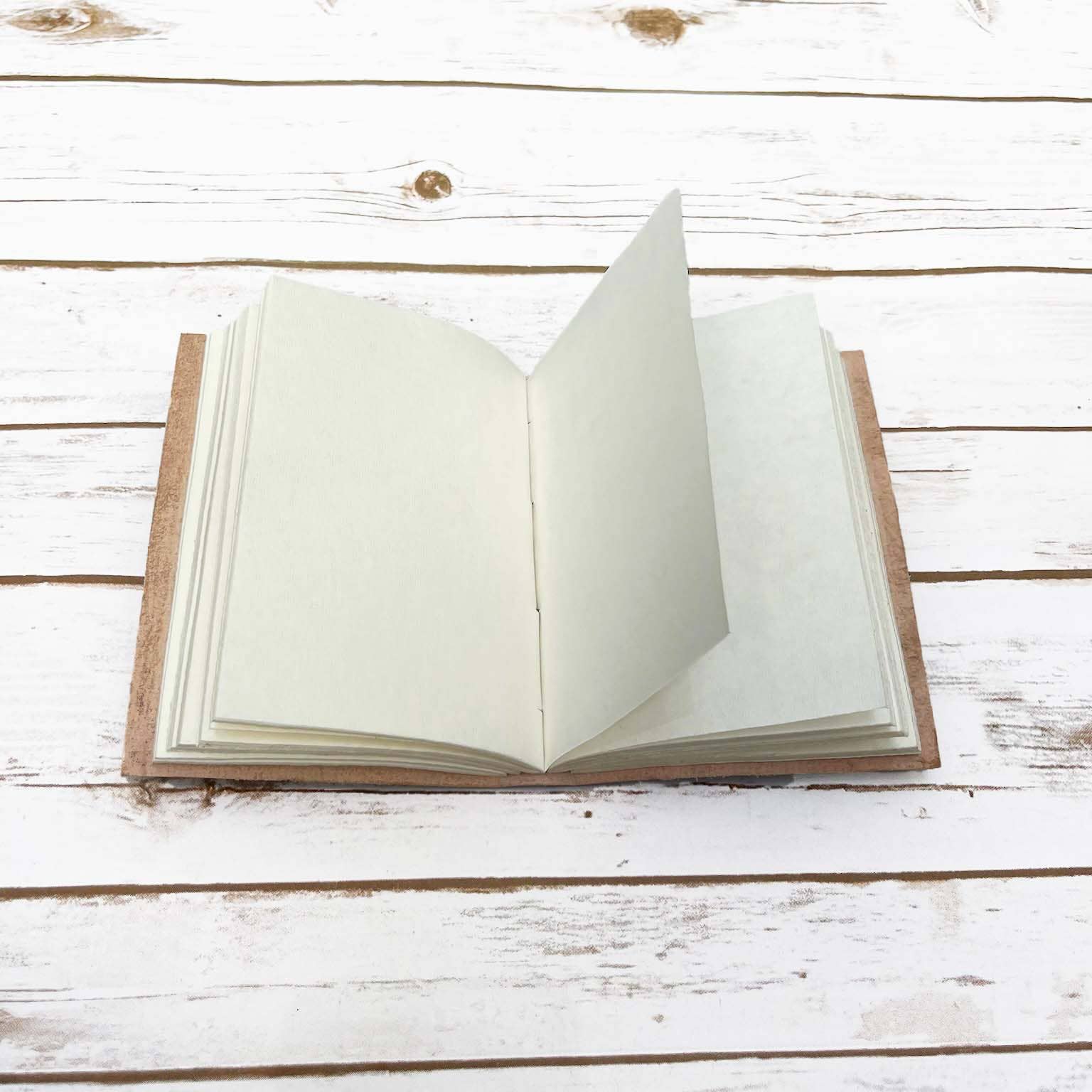 Soothi | Containers Of Creativity - Wholesale Dagboek/agenda - Een gedurfd avontuur Helen Keller citeert lederen dagboek4