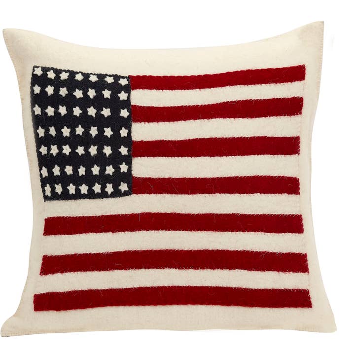 Arcadia Home – wholesale Dekorativ kudde – Amerikansk flagga handfiltad ullkudde - Kräm - 4 juli dekoration