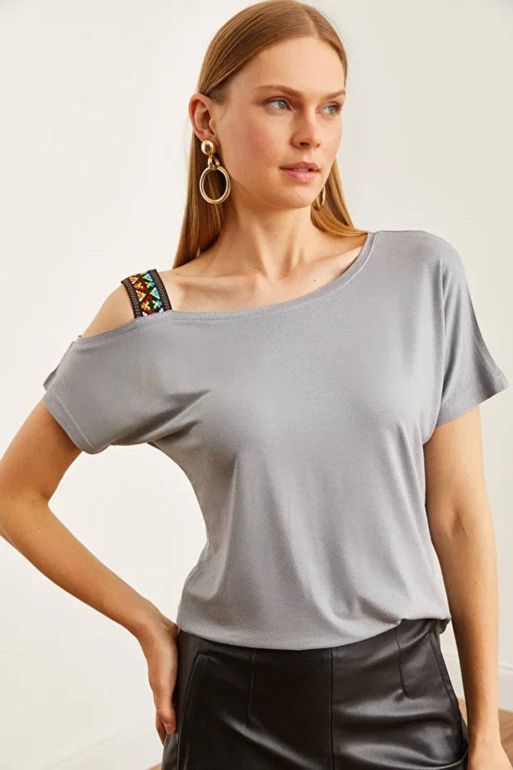 Hoxton Gal – wholesale Blouse – Women’s – One-Shoulder Ethnic-Trim Blouse10