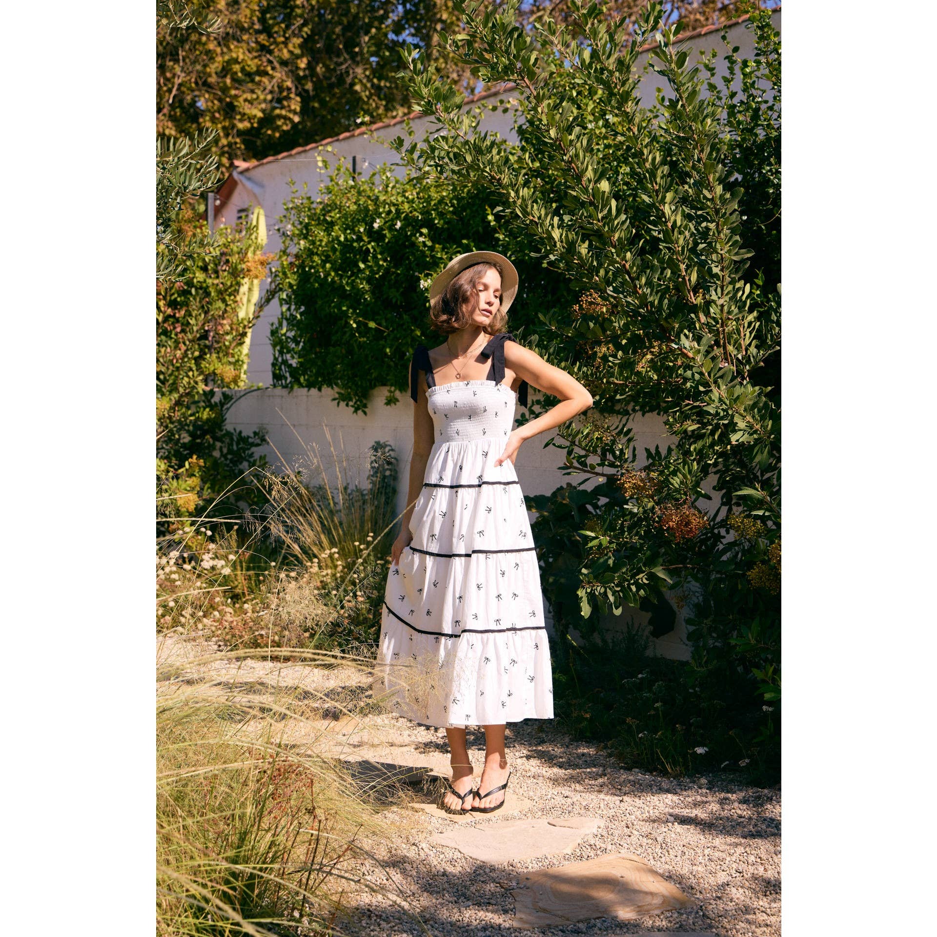 BRANCO ESBRANCO/PRETO ALÇAS DE FITA PARA VESTIDO MIDI COM LAÇO DE ALGODÃO FLARE para venda a revendedores na Faire6