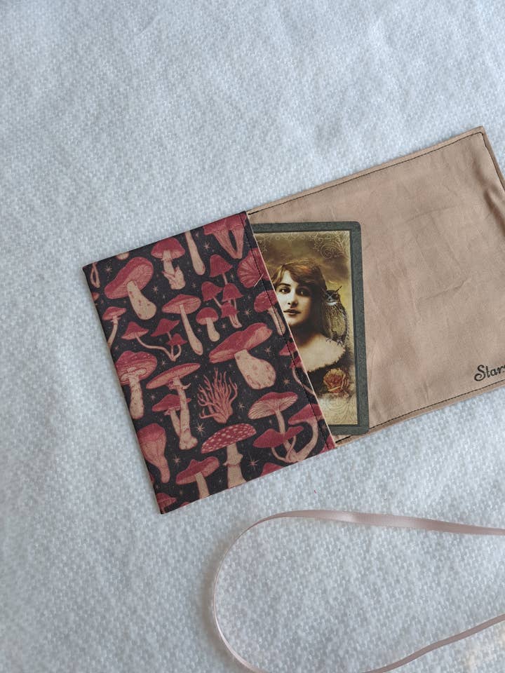 Rødtonede Svampe Tarot/Orakel Omslag for engroshandel hos Starr Crafted