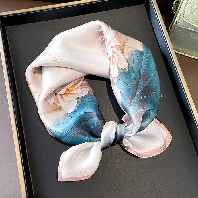 Zijden sjaal met Chinese inkt en pioenpatroon/ sjaal van 100% moerbeizijden/zijden hoofddoek/zijden haarsjaal/zijden halsdoek/zijden bandana voor wholesale door SueSilkHK