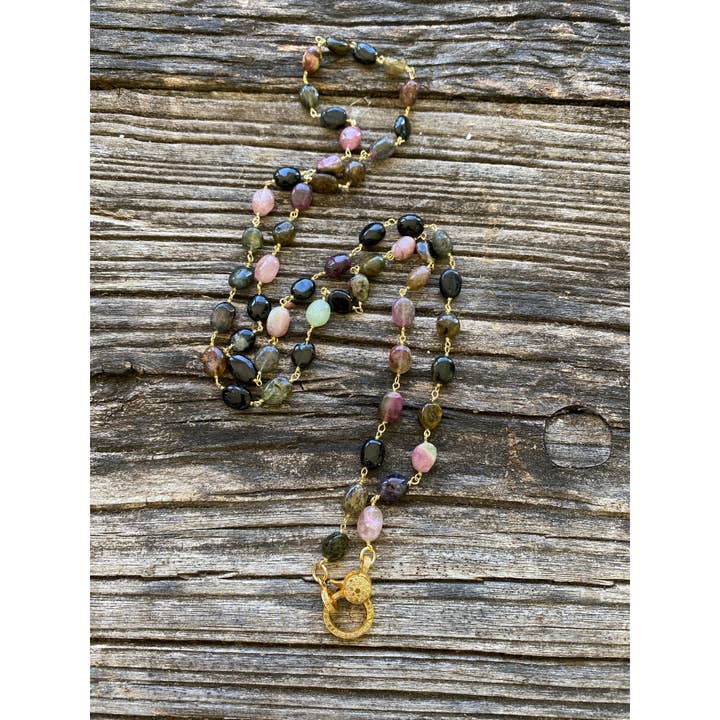 Collier en perles de tourmaline pastèque avec fermoir en diamant pavé pour la vente par ILISSA MICHELE JEWELRY