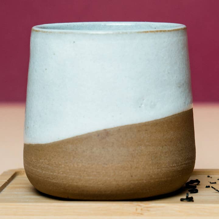 Nyeupe handgemaakte mok voor wholesale door Imara Tea